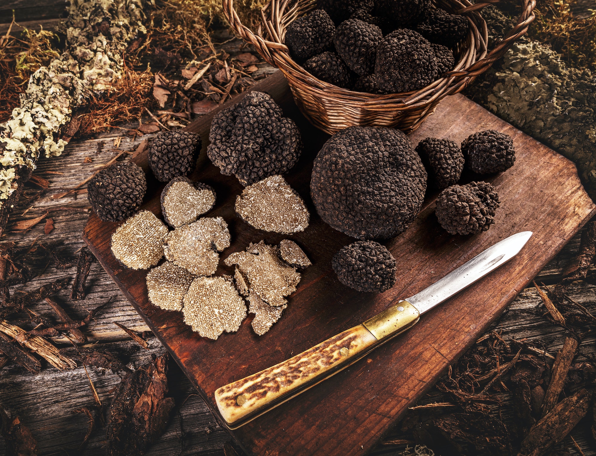 Black truffle with knife